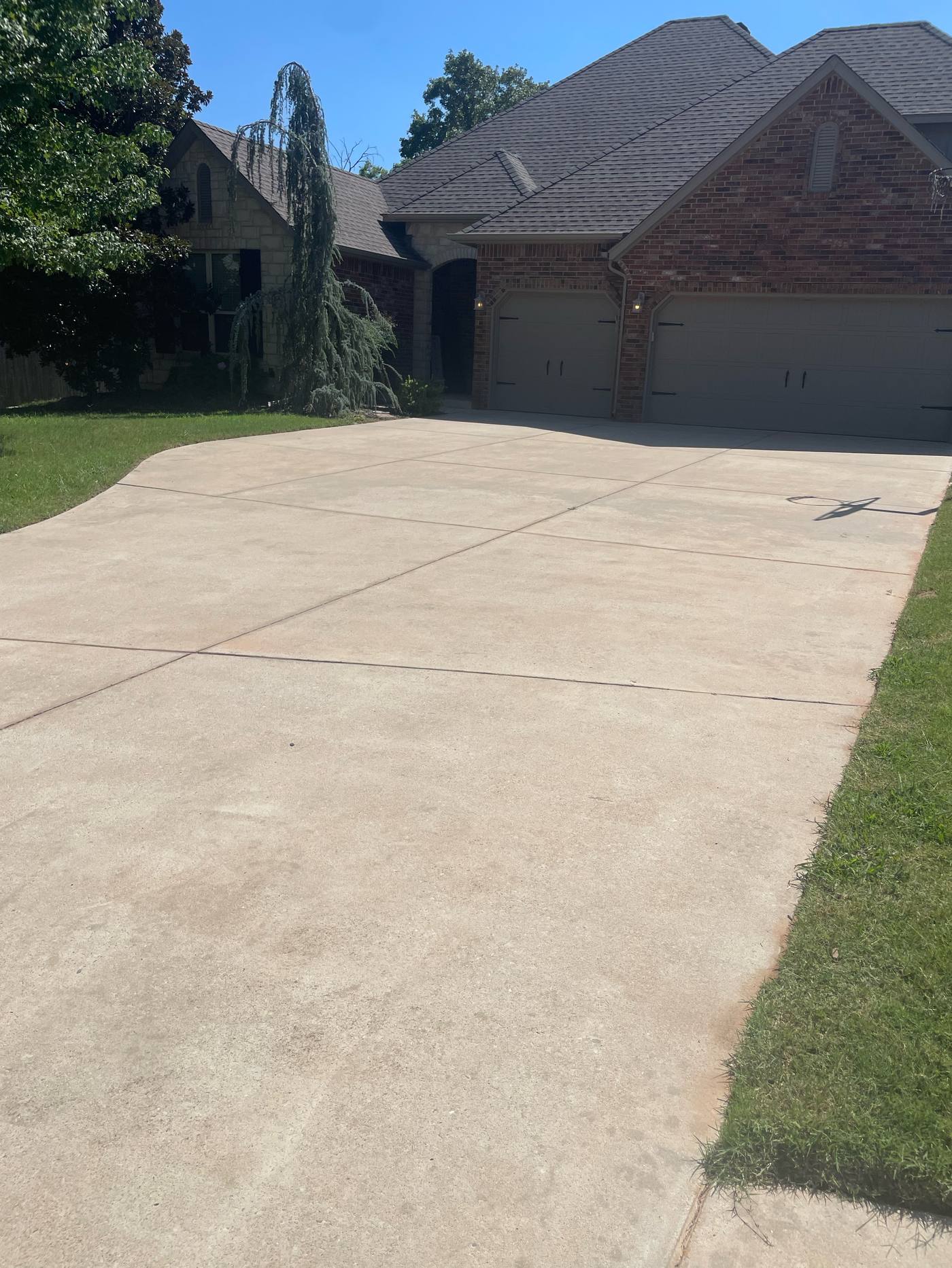 Same driveway after cleaning, bright restored concrete